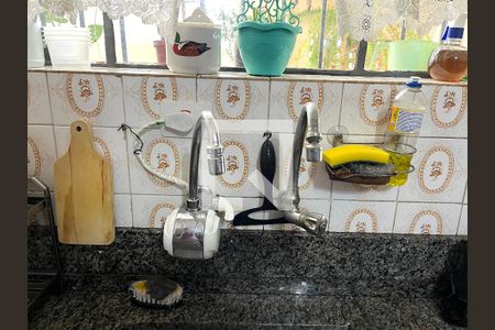 Casa à venda com 175m², 2 quartos e 2 vagasCozinha 