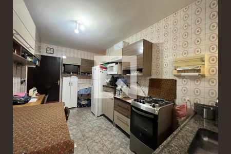 Casa à venda com 175m², 2 quartos e 2 vagasCozinha 