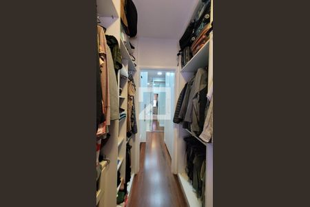 Casa de condomínio à venda com 600m², 7 quartos e 8 vagasCloset da Suíte 2 master 