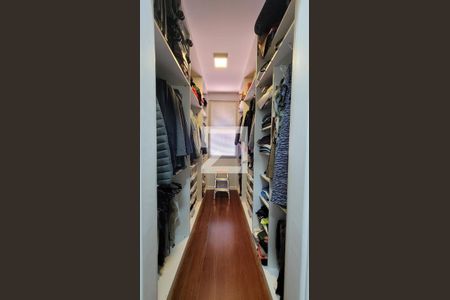 Casa de condomínio à venda com 600m², 7 quartos e 8 vagasCloset da Suíte 2 master 