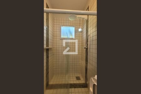 Casa de condomínio à venda com 600m², 7 quartos e 8 vagasCasa de Hospede - Banheiro da Suíte 1