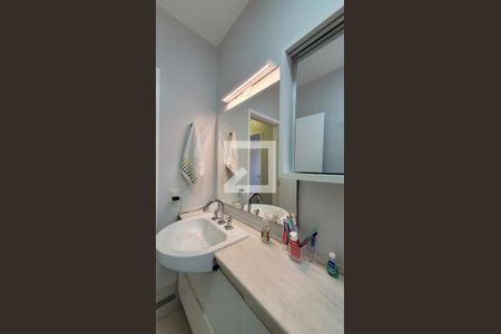 Casa de condomínio à venda com 600m², 7 quartos e 8 vagasBanheiro da Suíte 1