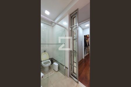 Casa de condomínio à venda com 600m², 7 quartos e 8 vagasBanheiro da Suíte 2 master 