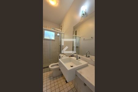 Casa de condomínio à venda com 600m², 7 quartos e 8 vagasCasa de Hospede - Banheiro da Suíte 1