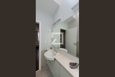 Casa de condomínio à venda com 600m², 7 quartos e 8 vagasBanheiro social