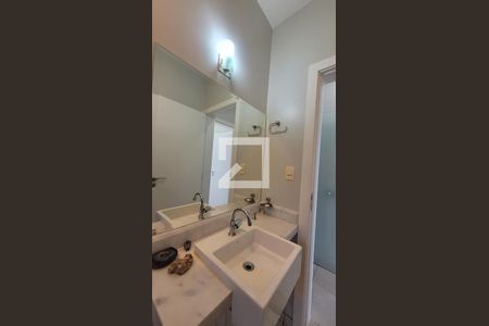 Casa de condomínio à venda com 600m², 7 quartos e 8 vagasCasa de Hospede - Banheiro da Suíte 1