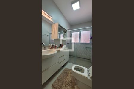 Casa de condomínio à venda com 600m², 7 quartos e 8 vagasBanheiro da Suíte 1