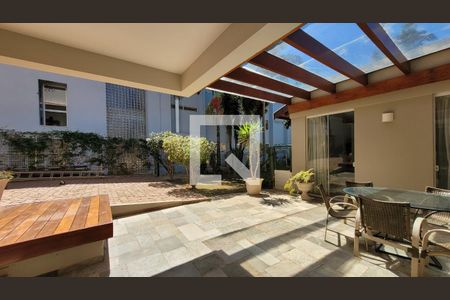 Casa de condomínio à venda com 600m², 7 quartos e 8 vagasÁrea externa