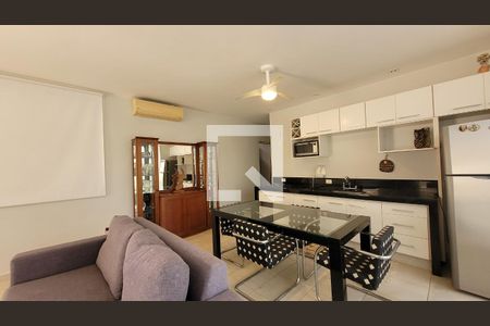 Casa de condomínio à venda com 600m², 7 quartos e 8 vagasCasa de Hospede - Sala