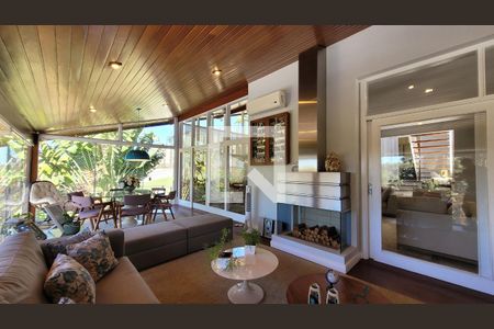 Casa de condomínio à venda com 600m², 7 quartos e 8 vagasSala 2