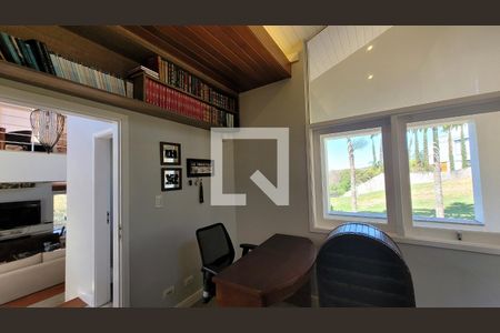 Casa de condomínio à venda com 600m², 7 quartos e 8 vagasEscritório