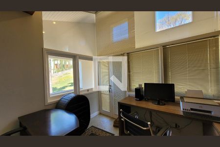 Casa de condomínio à venda com 600m², 7 quartos e 8 vagasEscritório