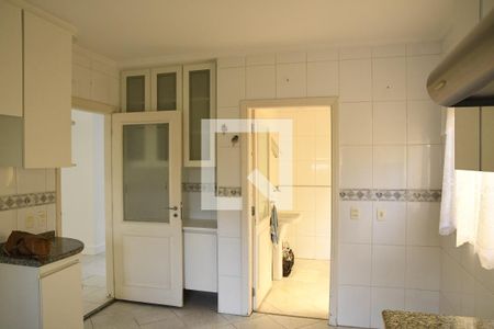 Casa de condomínio para alugar com 449m², 4 quartos e 2 vagasCozinha