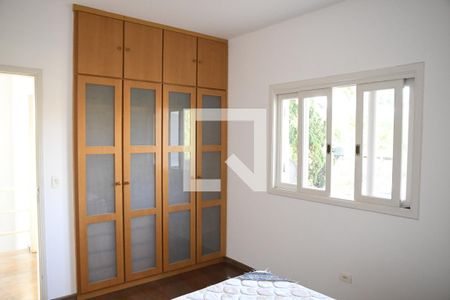 Casa de condomínio para alugar com 449m², 4 quartos e 2 vagasQuarto