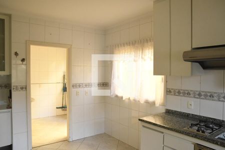 Casa de condomínio para alugar com 449m², 4 quartos e 2 vagasCozinha