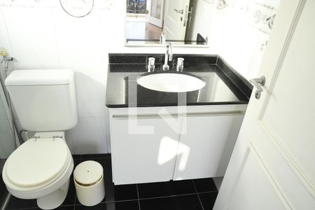 Casa de condomínio para alugar com 449m², 4 quartos e 2 vagasBanheiro da Suíte