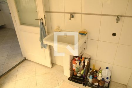 Casa de condomínio para alugar com 449m², 4 quartos e 2 vagasÁrea de Serviço