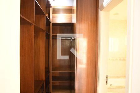 Casa de condomínio para alugar com 449m², 4 quartos e 2 vagasSuíte 2