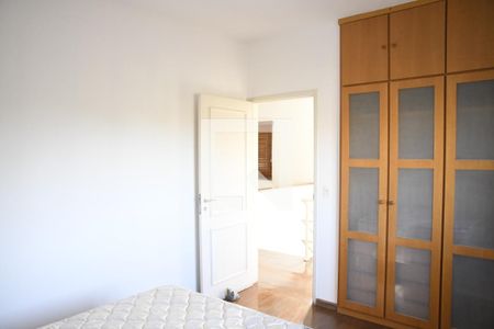 Casa de condomínio para alugar com 449m², 4 quartos e 2 vagasQuarto