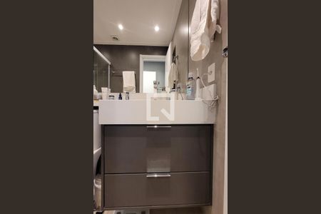 Apartamento à venda com 70m², 2 quartos e 1 vaga Apartamento à venda com 70m², 2 quartos e 1 vagaBanheiro da suíte
