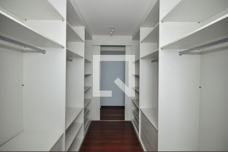 Apartamento à venda com 400m², 6 quartos e 5 vagasArmário da Suíte 4