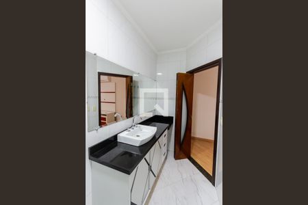 Casa para alugar com 253m², 4 quartos e 4 vagasBanheiro