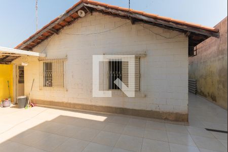 Casa à venda com 250m², 3 quartos e 6 vagasQuintal