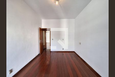 Apartamento à venda com 239m², 6 quartos e 2 vagas Apartamento à venda com 239m², 6 quartos e 2 vagasQuarto 1