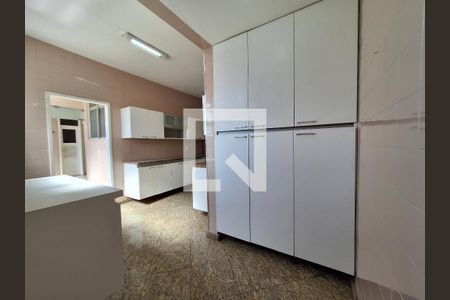 Apartamento à venda com 239m², 6 quartos e 2 vagas Apartamento à venda com 239m², 6 quartos e 2 vagasCozinha