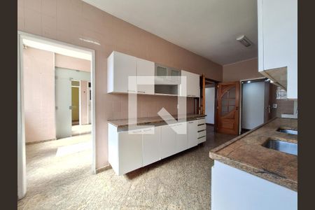 Apartamento à venda com 239m², 6 quartos e 2 vagas Apartamento à venda com 239m², 6 quartos e 2 vagasCozinha