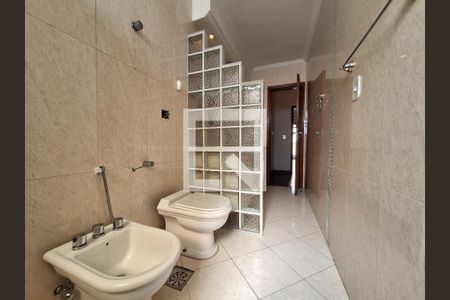 Apartamento à venda com 239m², 6 quartos e 2 vagas Apartamento à venda com 239m², 6 quartos e 2 vagasBanheiro da suíte