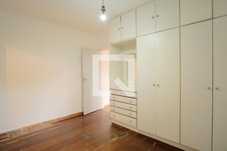 Casa à venda com 300m², 2 quartos e 4 vagasSuíte