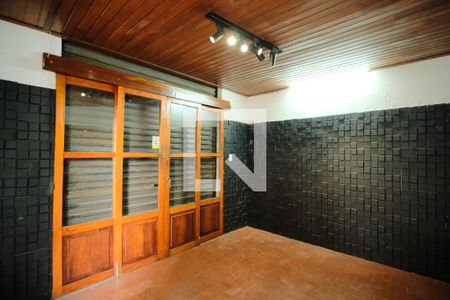 Casa à venda com 300m², 2 quartos e 4 vagasSalão