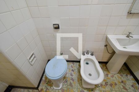 Casa à venda com 427m², 5 quartos e 2 vagasCasa Fundos - Banheiro