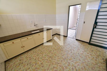 Casa à venda com 427m², 5 quartos e 2 vagasCasa Fundos - Cozinha