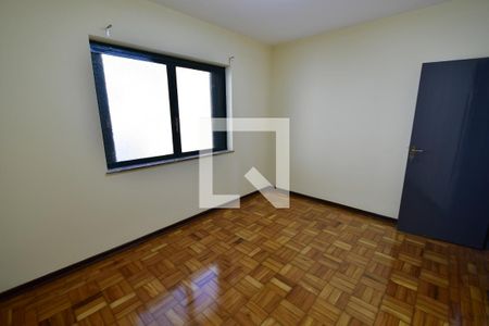 Casa à venda com 427m², 5 quartos e 2 vagasCasa Fundos - Quarto 2