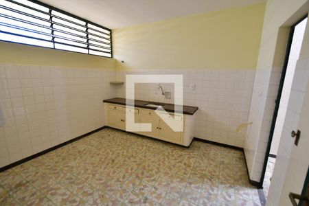 Casa à venda com 427m², 5 quartos e 2 vagasCasa Fundos - Cozinha