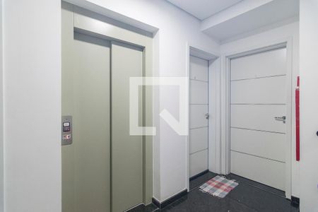 Apartamento à venda com 72m², 3 quartos e 2 vagas Apartamento à venda com 72m², 3 quartos e 2 vagasElevador