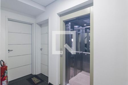 Apartamento à venda com 72m², 3 quartos e 2 vagas Apartamento à venda com 72m², 3 quartos e 2 vagasElevador