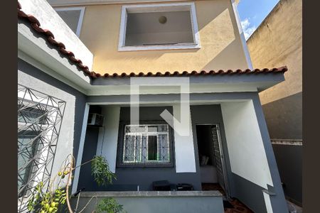 Fachada frente de casa à venda com 3 quartos, 180m² em Praça Seca, Rio de Janeiro