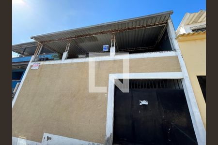 Casa à venda com 180m², 3 quartos e 3 vagasFachada +plaquinha