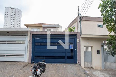 Casa para alugar com 181m², 3 quartos e 4 vagas Casa para alugar com 181m², 3 quartos e 4 vagasFachada