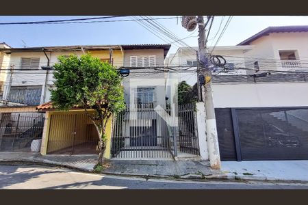 Casa à venda com 250m², 4 quartos e 2 vagas Casa à venda com 250m², 4 quartos e 2 vagasFachada