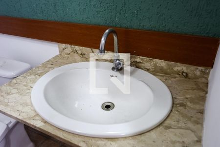 Casa à venda com 250m², 4 quartos e 2 vagas Casa à venda com 250m², 4 quartos e 2 vagasEdícula banheiro