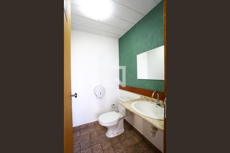 Casa à venda com 250m², 4 quartos e 2 vagas Casa à venda com 250m², 4 quartos e 2 vagasEdícula banheiro