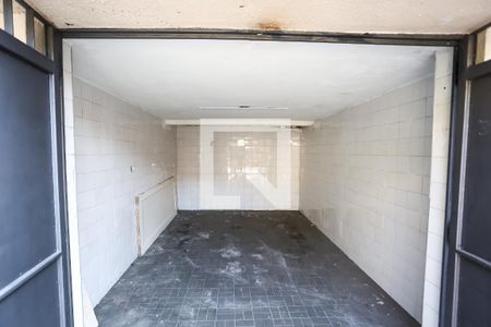 Casa à venda com 250m², 4 quartos e 2 vagas Casa à venda com 250m², 4 quartos e 2 vagasGaragem