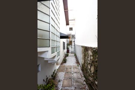 Casa à venda com 250m², 4 quartos e 2 vagas Casa à venda com 250m², 4 quartos e 2 vagascorredor externo