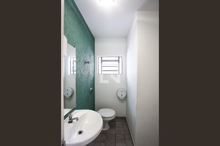 Casa à venda com 250m², 4 quartos e 2 vagas Casa à venda com 250m², 4 quartos e 2 vagasBanheiro