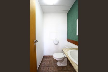 Casa à venda com 250m², 4 quartos e 2 vagas Casa à venda com 250m², 4 quartos e 2 vagasEdícula banheiro