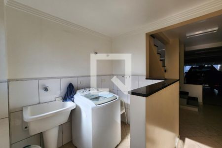 Casa à venda com 226m², 3 quartos e 3 vagas Casa à venda com 226m², 3 quartos e 3 vagasÁrea de Serviço